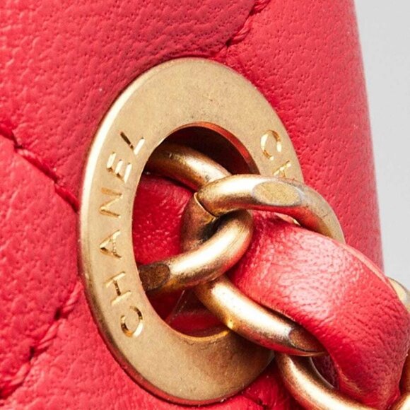 Chanel Red Quilted Lambskin Leather Medium In The Loop Bag - Picture 8 of 11